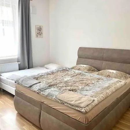 Spacious 2Br Apartment 6Min From Prague Castle! Exterior photo