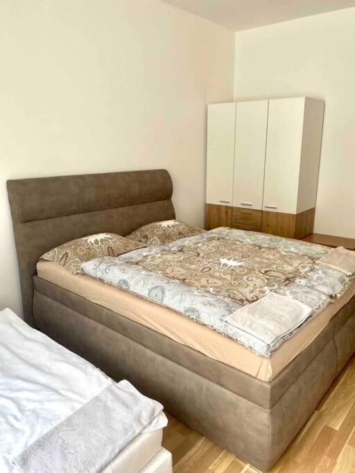 Spacious 2br 6min From Castle! Апартаменты *